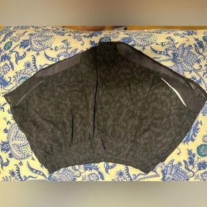 LULU LEMON HOTTY HOTS REGULAR SIZE 12